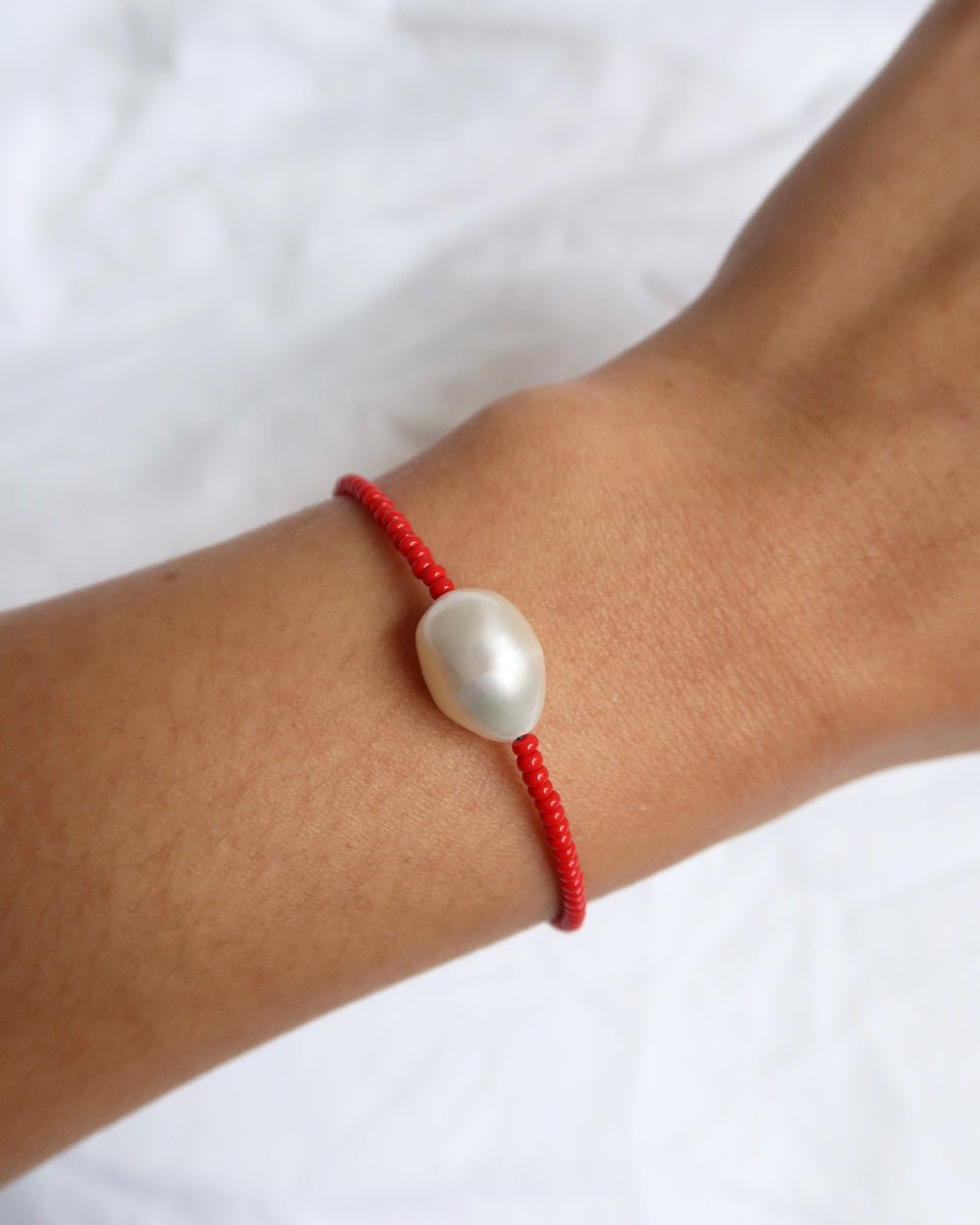 MYA SEED BEAD PEARL BRACELET (RED) - Shop Cupcakes and Cashmere